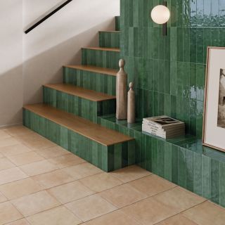 SAMIRA-GREEN-6x24_PANGEA-SAND-22_AMB_SZ1